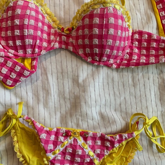 Beach bunny bikini - Picture 3 of 4